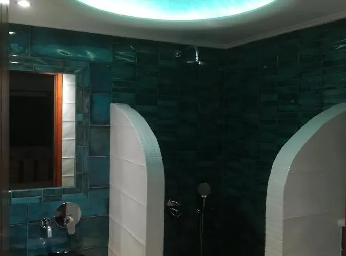 Aparthotel Leonidas 3*