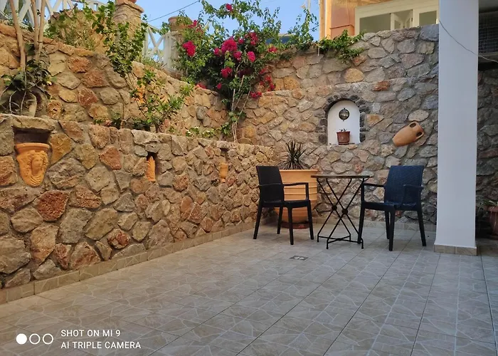 Leonidas 3* Kamari (Santorini)