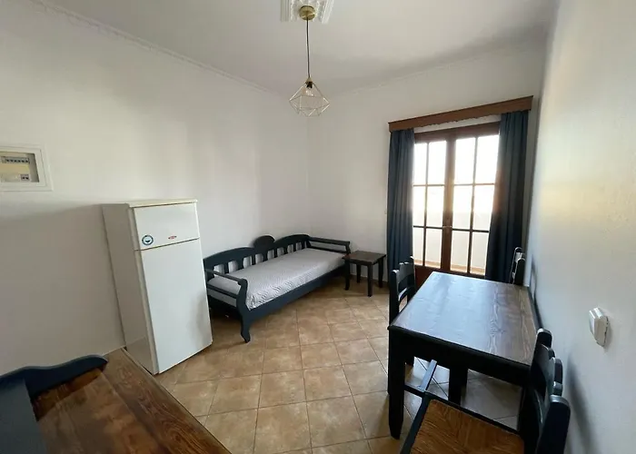 Aparthotel Leonidas Kamari (Santorini)