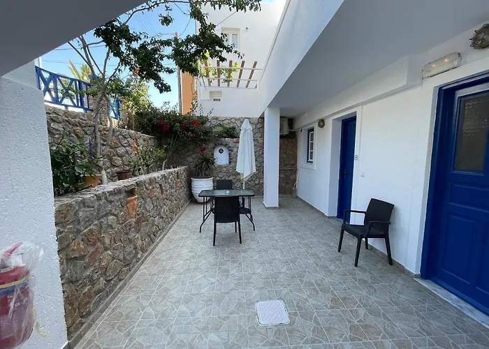 Leonidas Aparthotel 3*