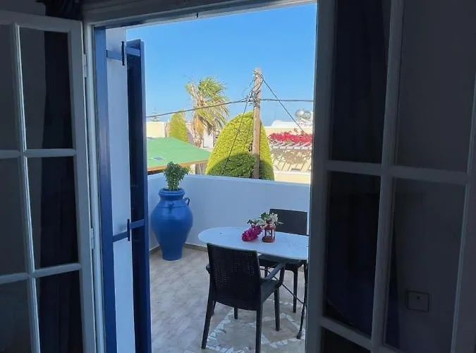 Leonidas 3* Kamari (Santorini)