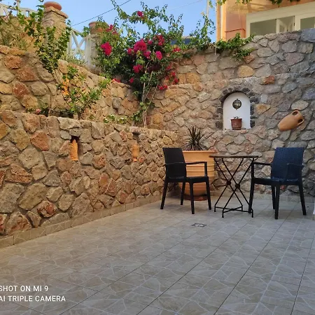 Leonidas 3* Kamari (Santorini)