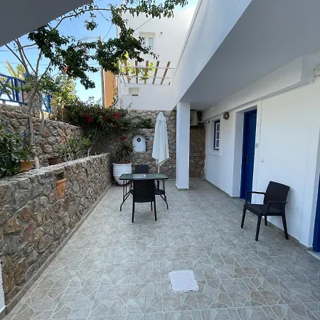 Leonidas Aparthotel 3*