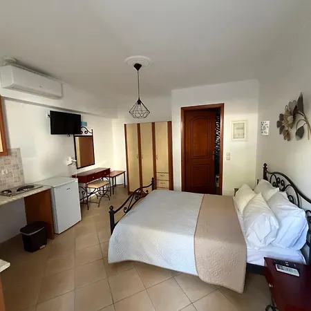 Leonidas 3* Kamari (Santorini)