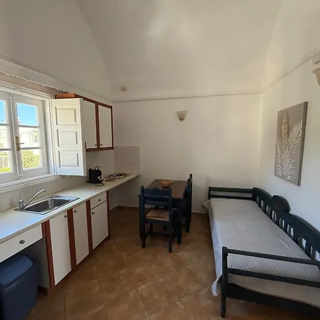 Leonidas Aparthotel Kamari (Santorini)