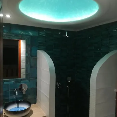 Apart Otel Leonidas 3*