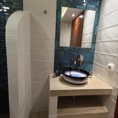 Leonidas Aparthotel Kamari (Santorini)