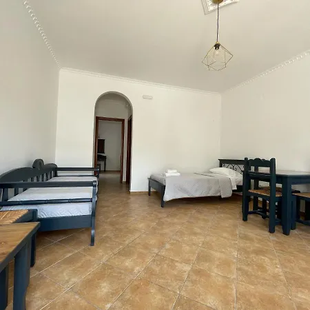 Leonidas Kamari (Santorini)