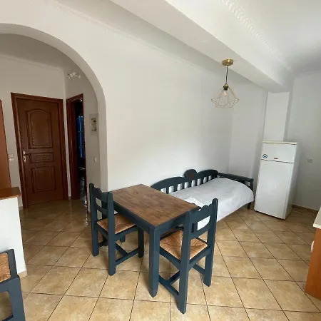 Leonidas Apart Otel Kamári