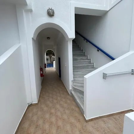 Aparthotel Leonidas Kamari (Santorini)