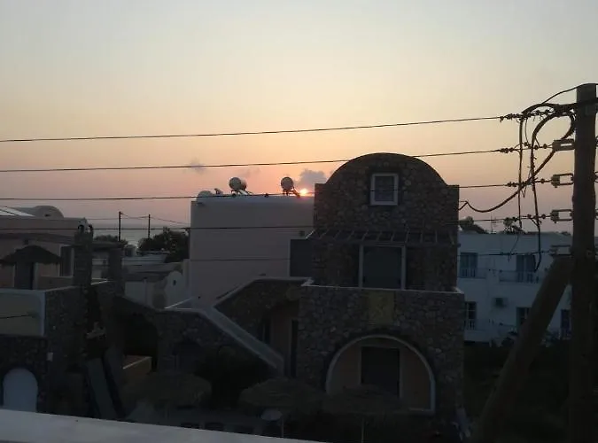 Leonidas מלון דירות