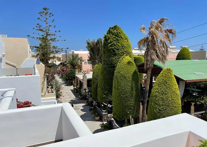 Leonidas מלון דירות